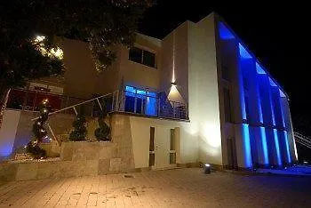 La فندق 3*